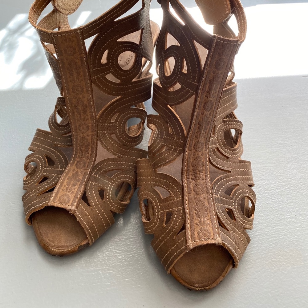 L’artiste flourish sandal